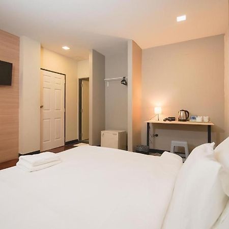 Z Go Inn Bts St Louis Silom V โกอินน์ บีทีเอส เซนต์หลุยส์ สีลม 3 Bangkok Buitenkant foto