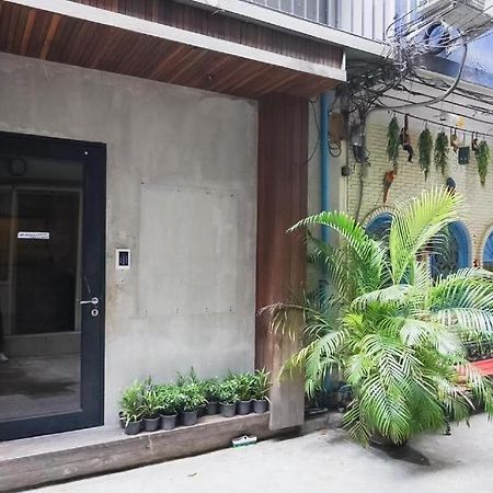 Z Go Inn Bts St Louis Silom V โกอินน์ บีทีเอส เซนต์หลุยส์ สีลม 3 Bangkok Buitenkant foto