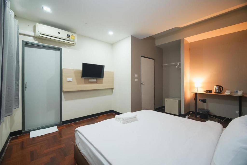 Z Go Inn Bts St Louis Silom V โกอินน์ บีทีเอส เซนต์หลุยส์ สีลม 3 Bangkok Buitenkant foto