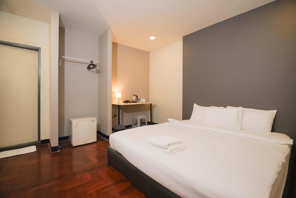 Z Go Inn Bts St Louis Silom V โกอินน์ บีทีเอส เซนต์หลุยส์ สีลม 3 Bangkok Buitenkant foto