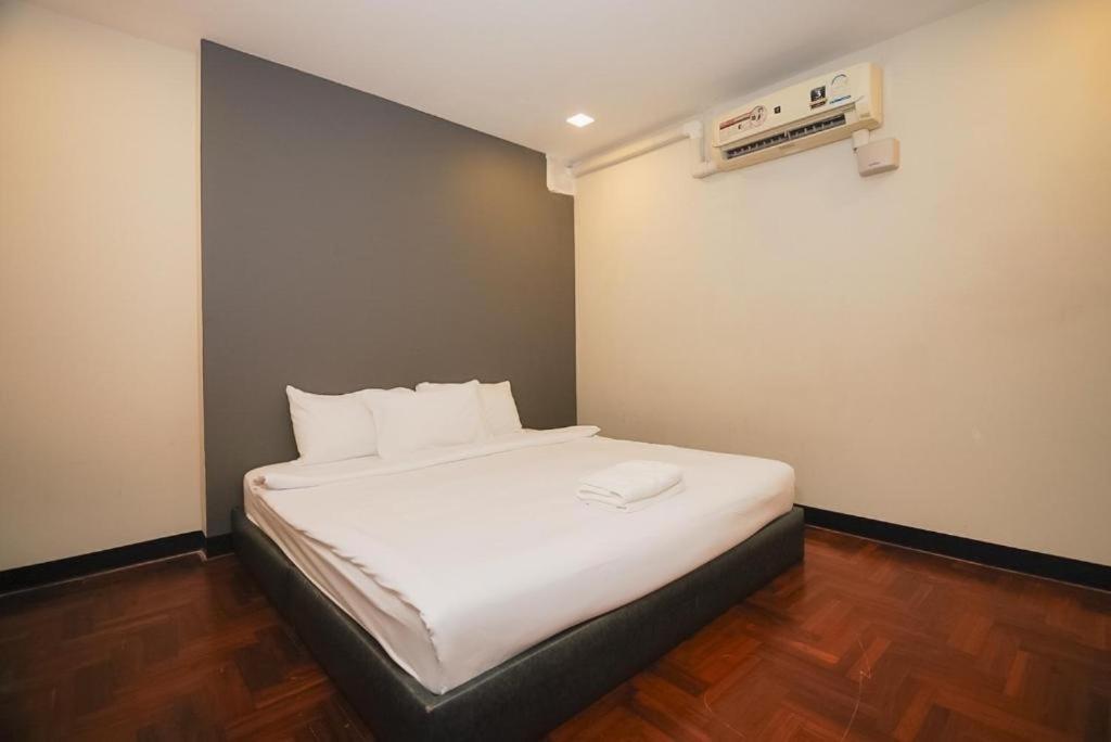 Z Go Inn Bts St Louis Silom V โกอินน์ บีทีเอส เซนต์หลุยส์ สีลม 3 Bangkok Buitenkant foto